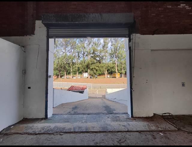 900M² WAREHOUSE TO LET IN JACOBS